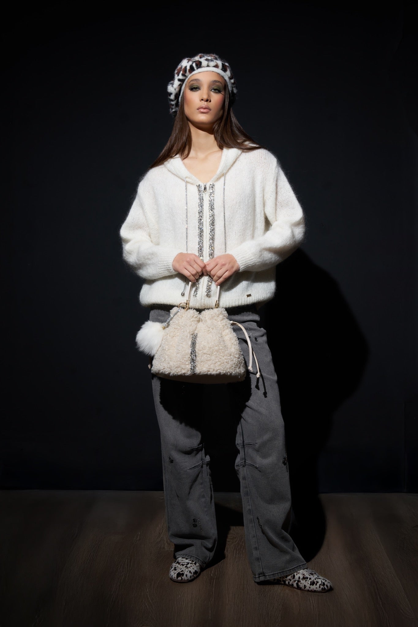 Cardigan de Malha com Aplicações Brilhantes – Pho Firenze