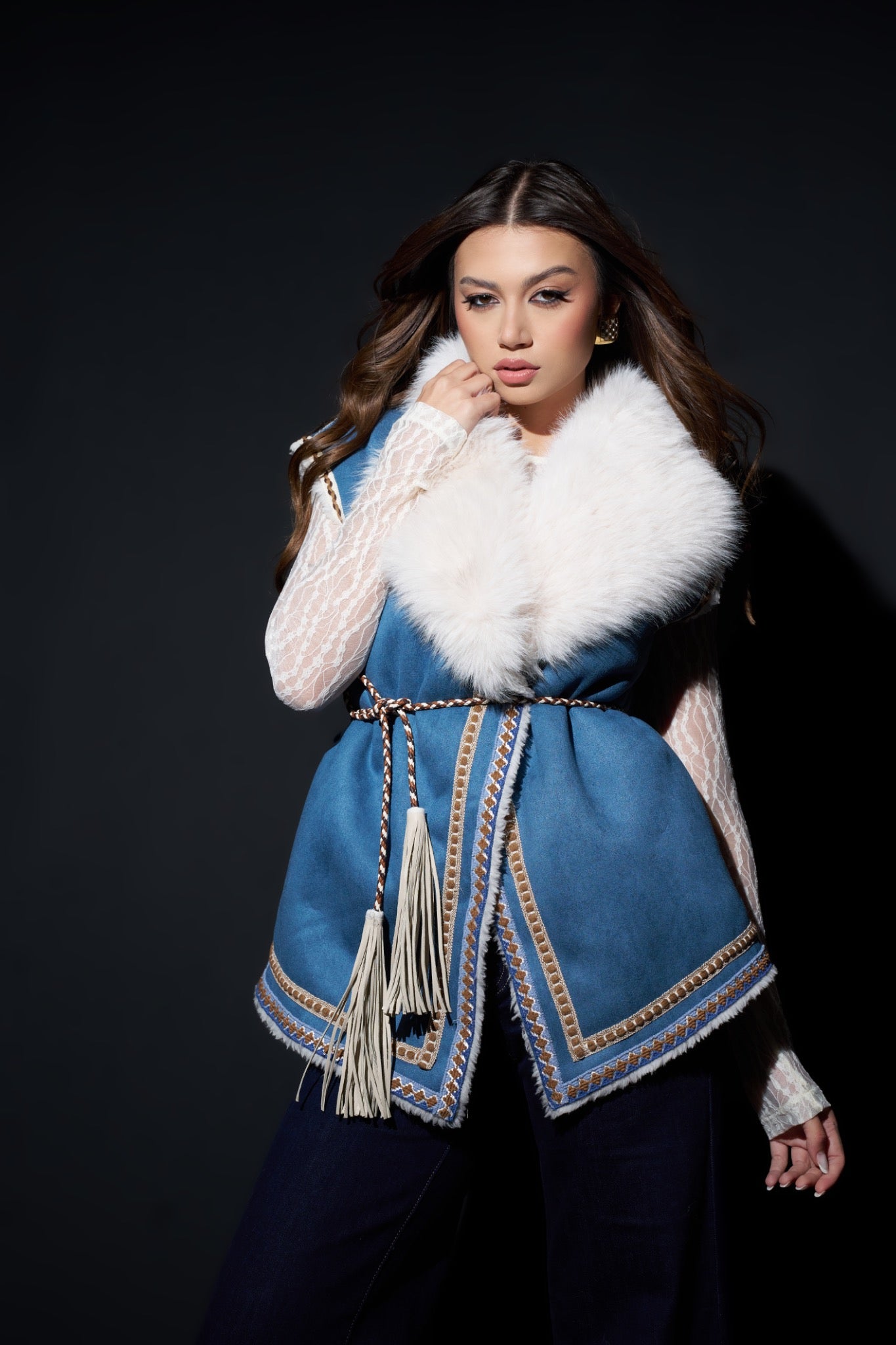 Colete em Ecopelo Azul com Gola Branca – Pho Firenze