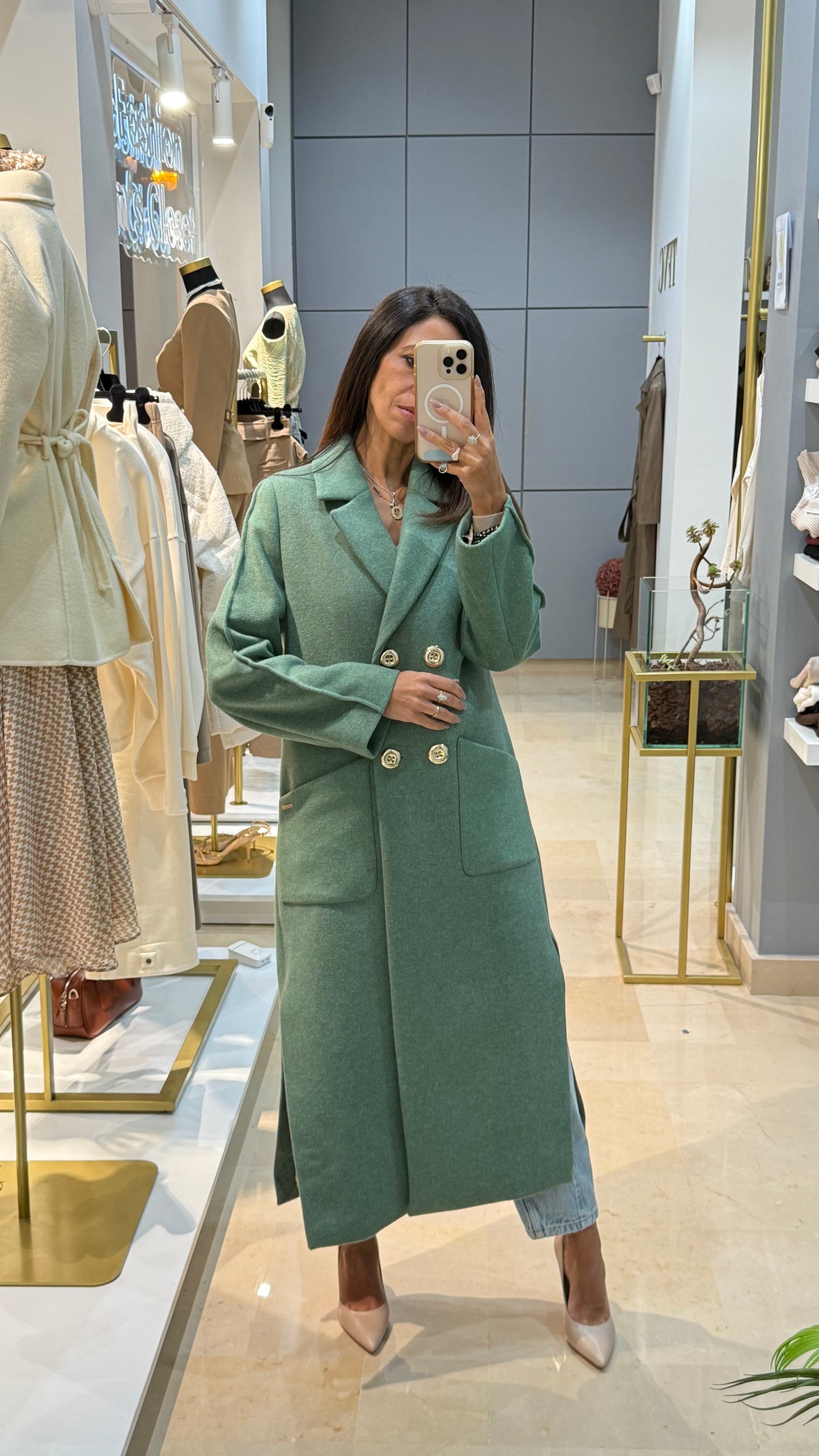 Casaco Comprido Verde com Botões Dourados – Scripta