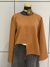 Load image into Gallery viewer, Blusa com Recorte - Jijil
