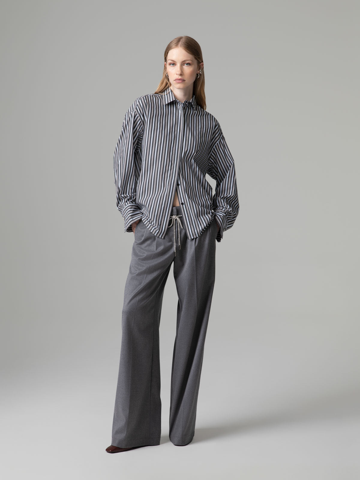 Calças Loose Fit com Pinças Preto – Gaëlle Paris