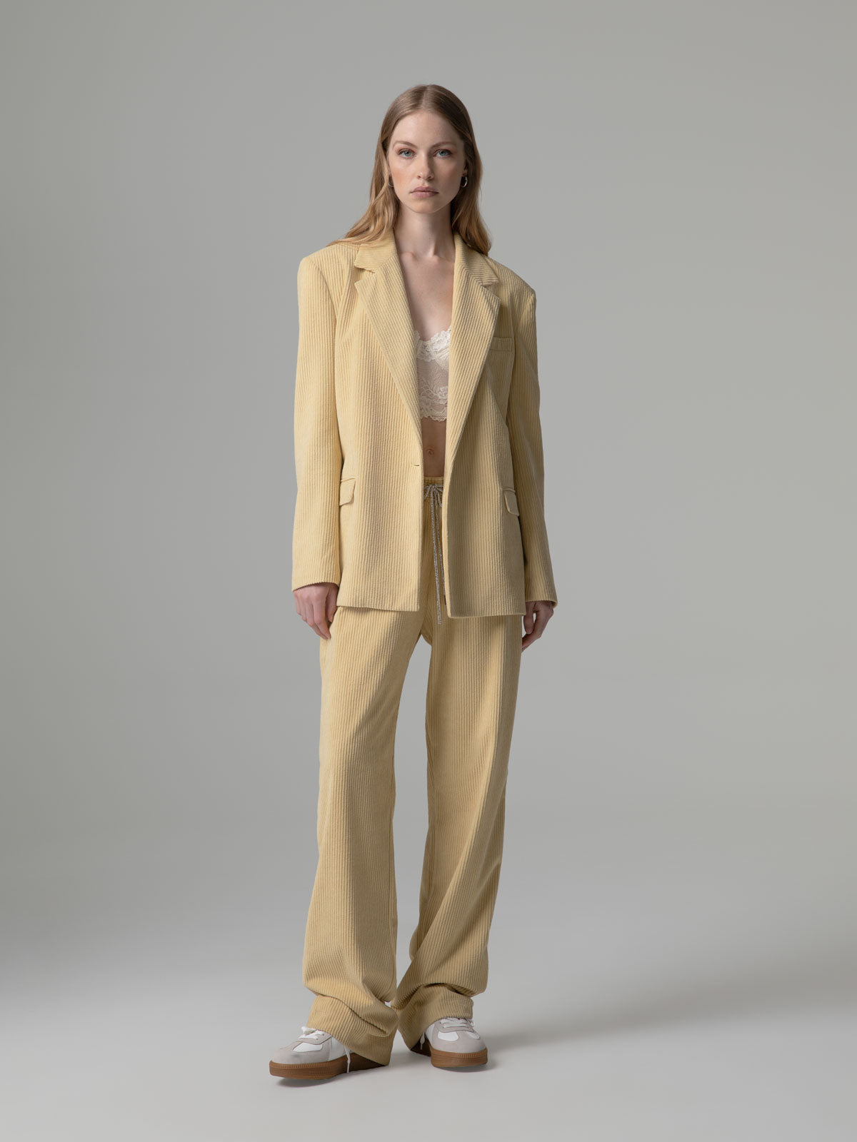 Blazer Oversized em Bombazine Amarelo-palha – Gaëlle Paris