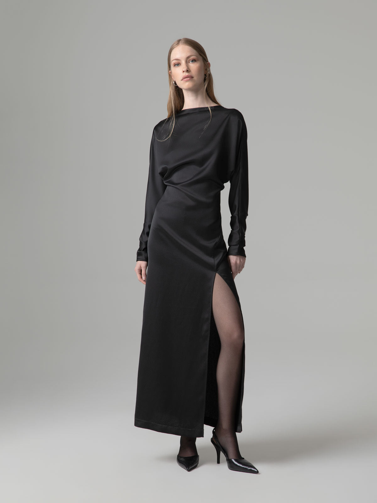 Vestido Comprido com Abertura e Decote nas Costas Preto – Gaëlle Paris