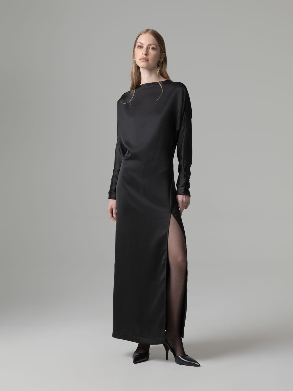 Vestido Comprido com Abertura e Decote nas Costas Preto – Gaëlle Paris