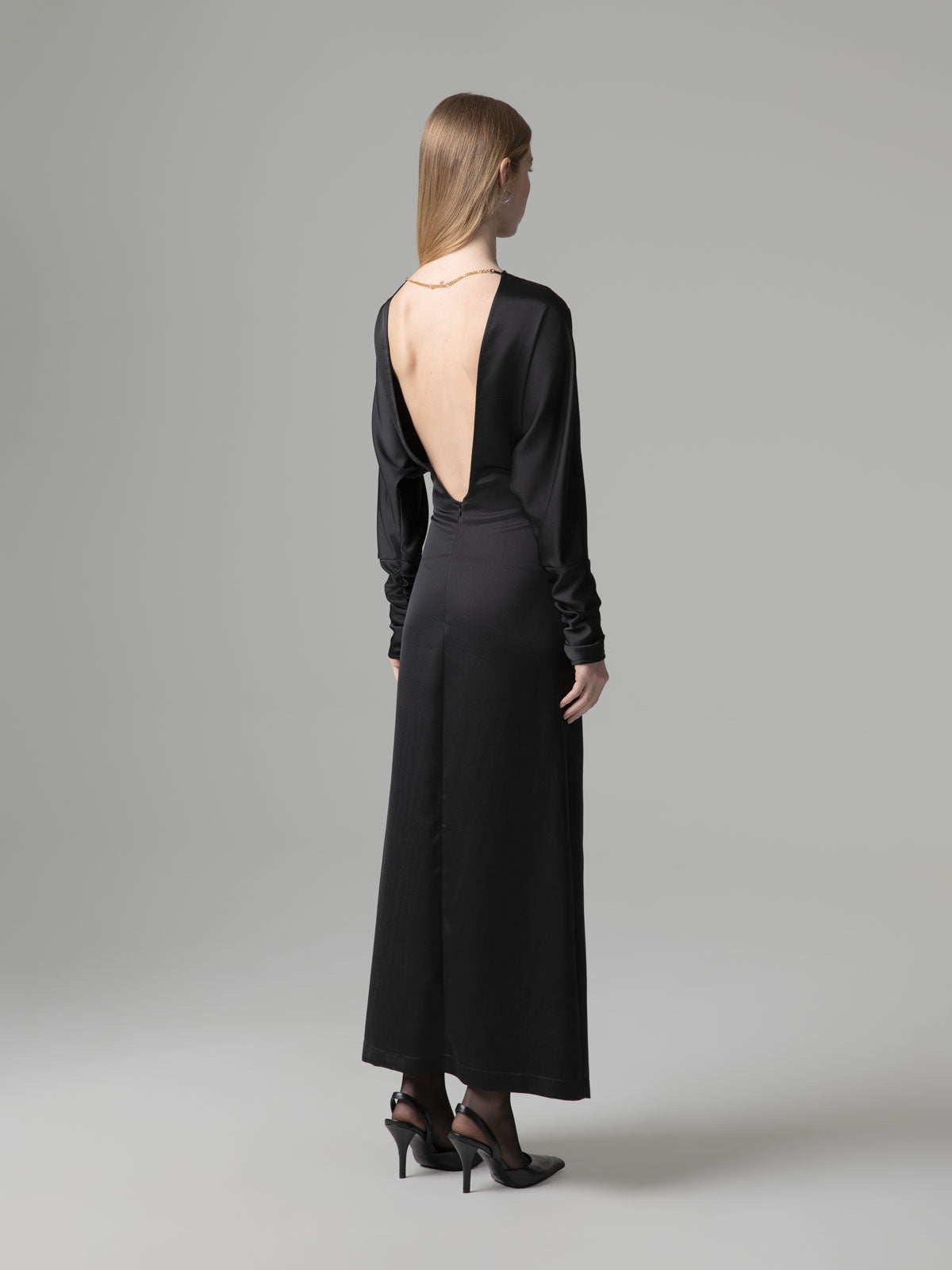 Vestido Comprido com Abertura e Decote nas Costas Preto – Gaëlle Paris