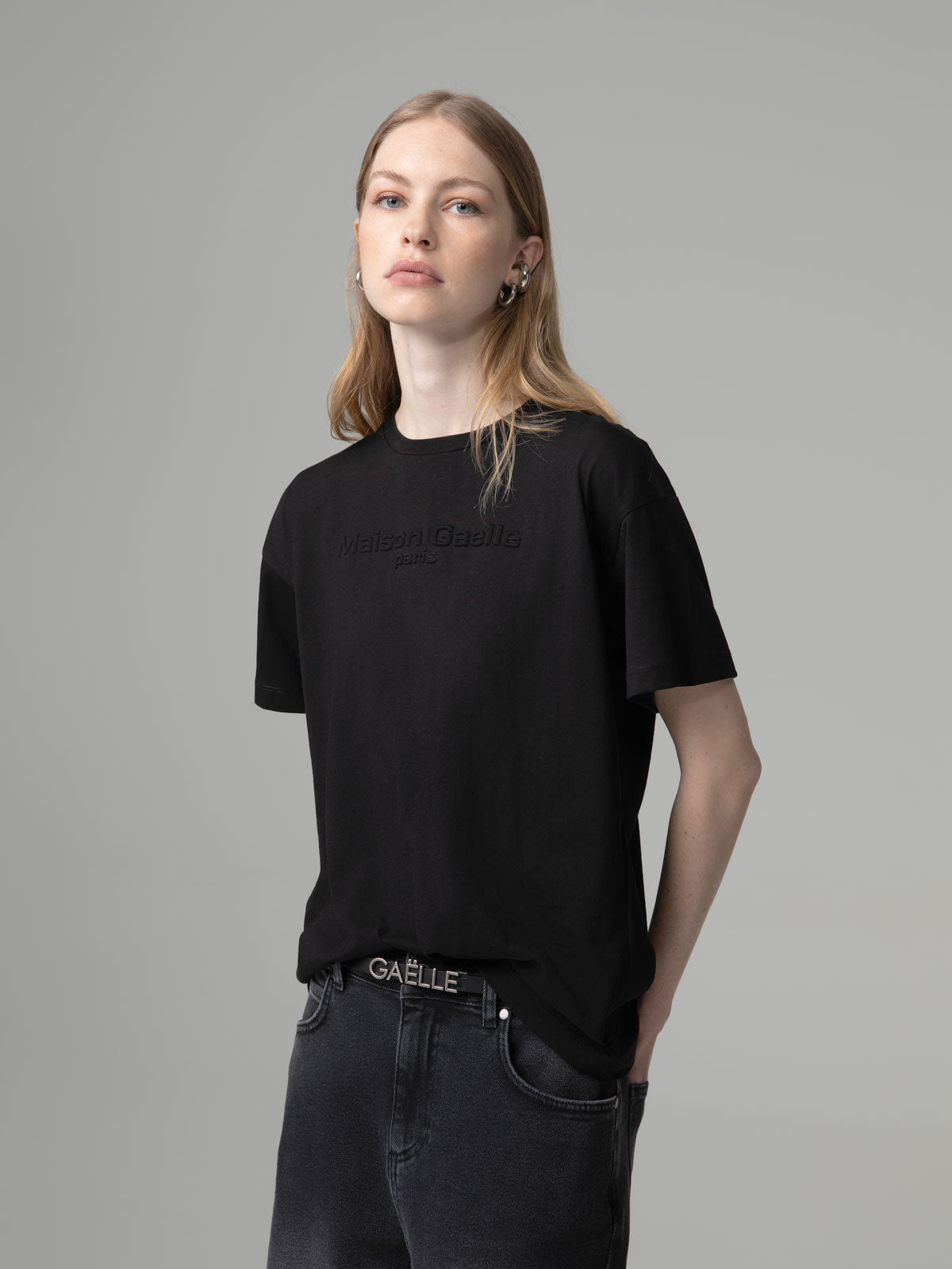 Vestido Midi Drapeado com Ombros Descobertos Vinho – Gaëlle Paris