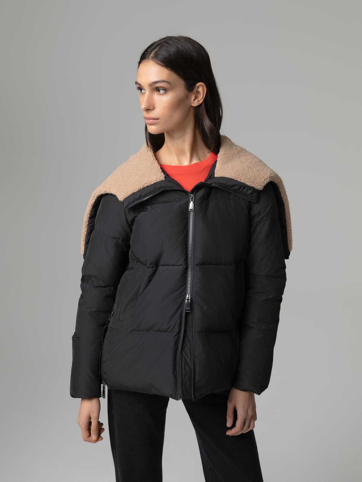 Casaco Acolchoado com Capuz em Pelo Preto – Gaëlle Paris