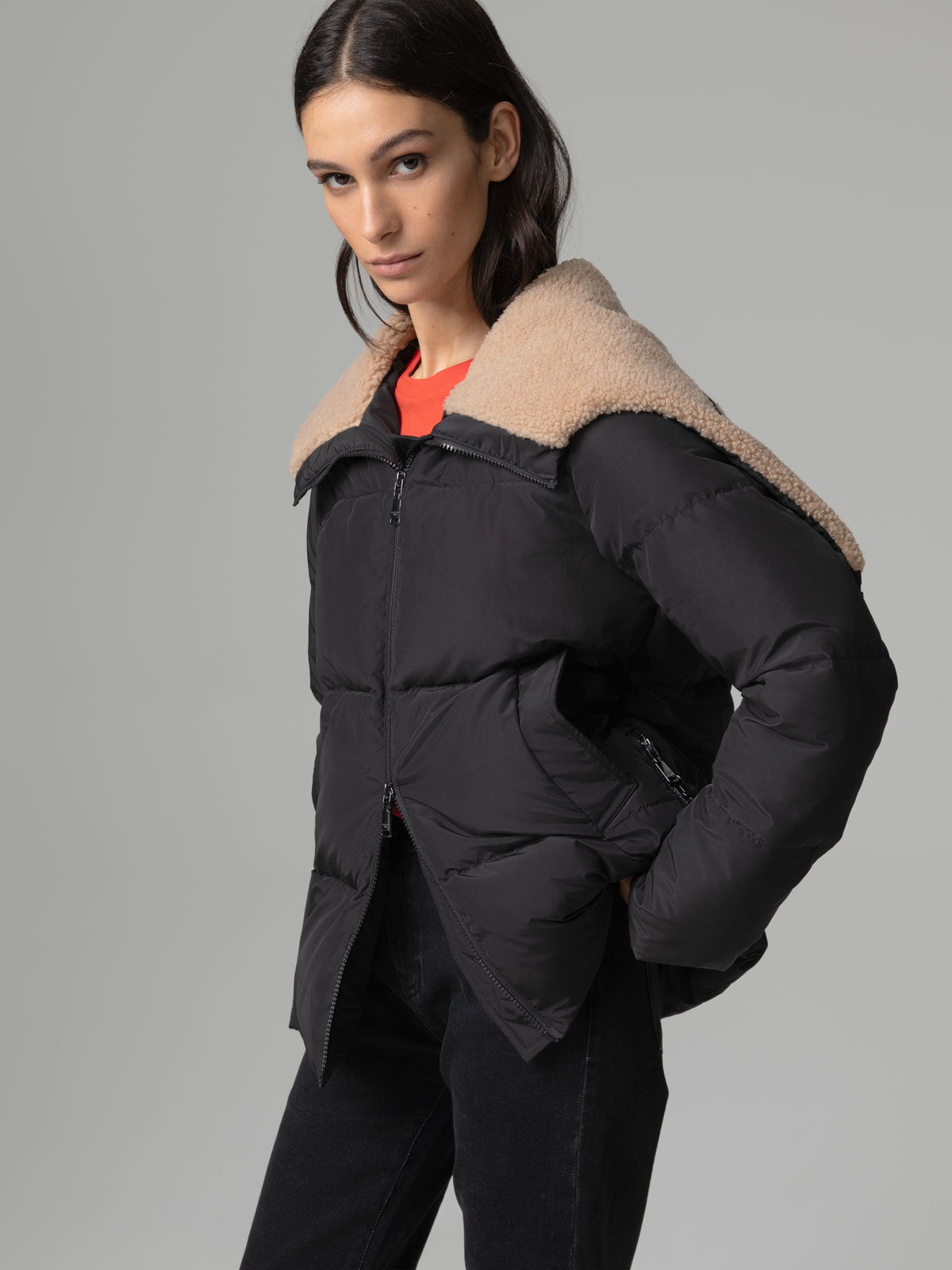 Casaco Acolchoado com Capuz em Pelo Preto – Gaëlle Paris