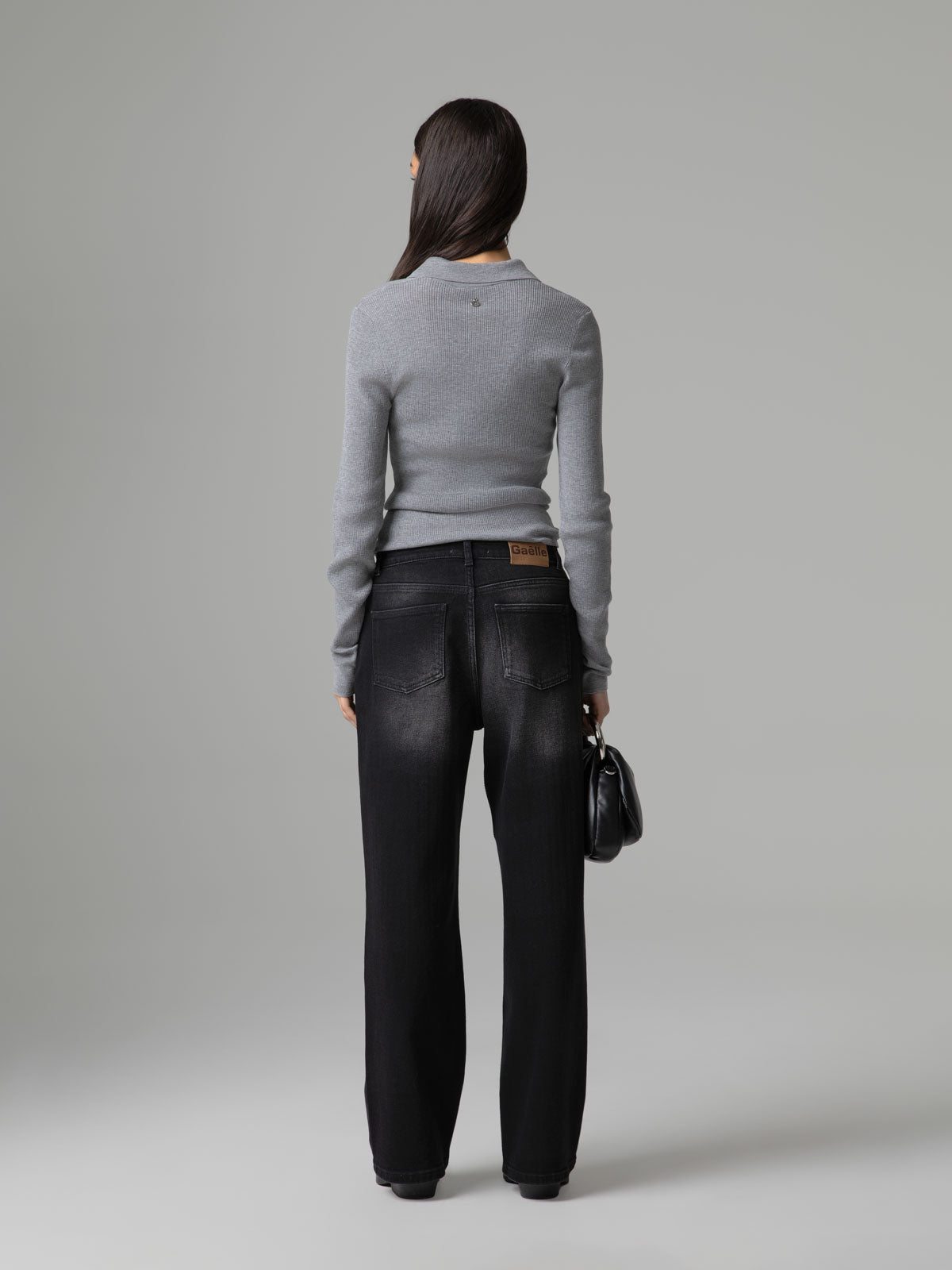 Polo de Malha com Pendente de Logo Cinzento – Gaëlle Paris