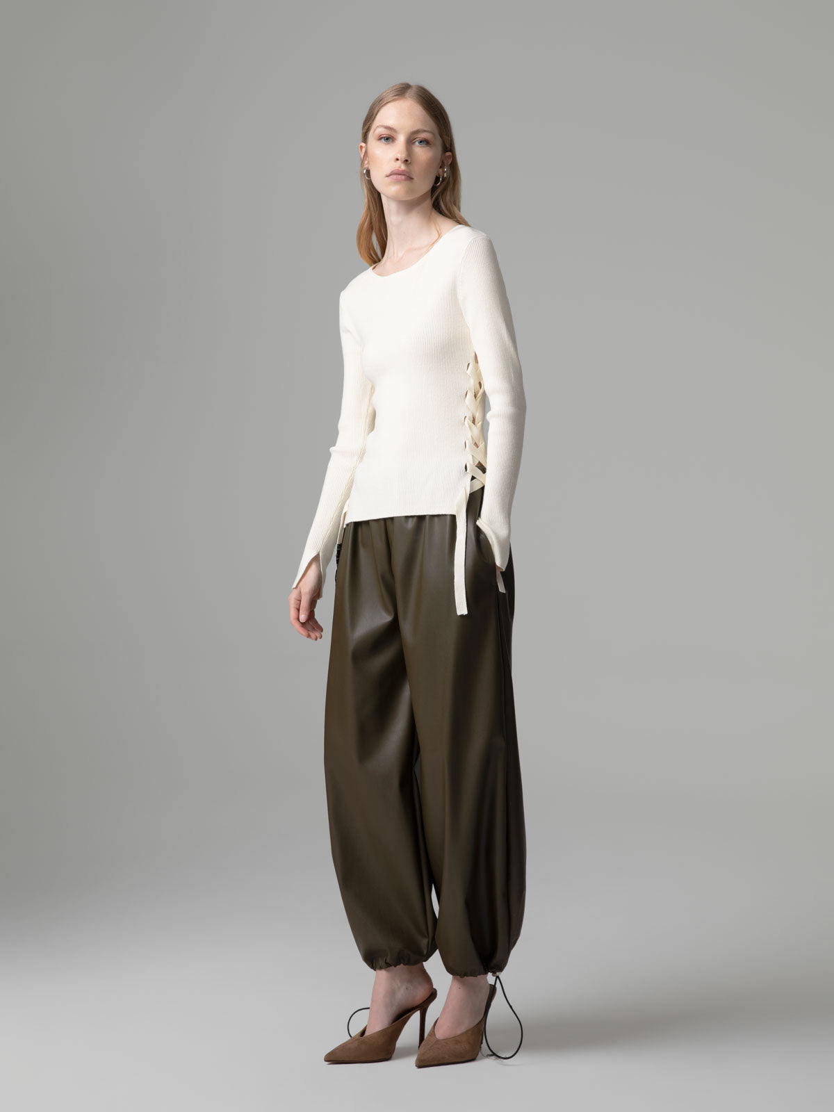 Camisola de Gola Redonda com Logo Creme – Gaëlle Paris