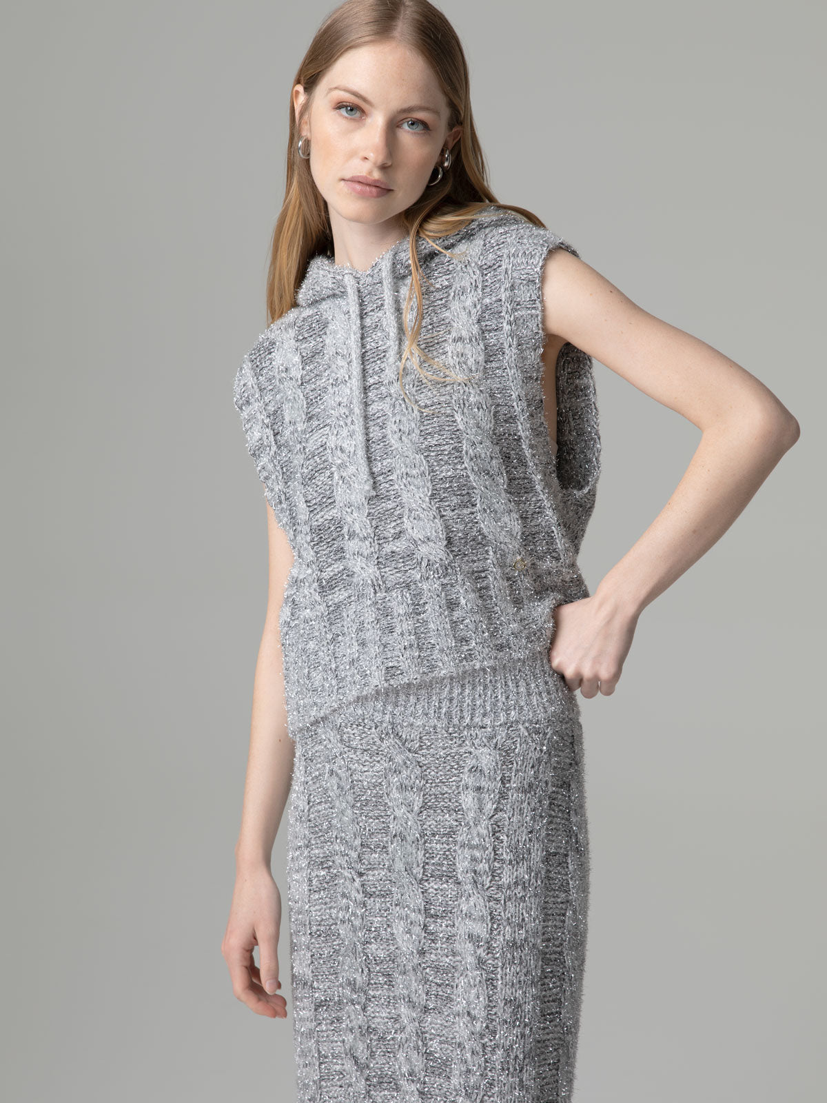 Camisola Sem Mangas com Capuz e Pendente Cinzento – Gaëlle Paris