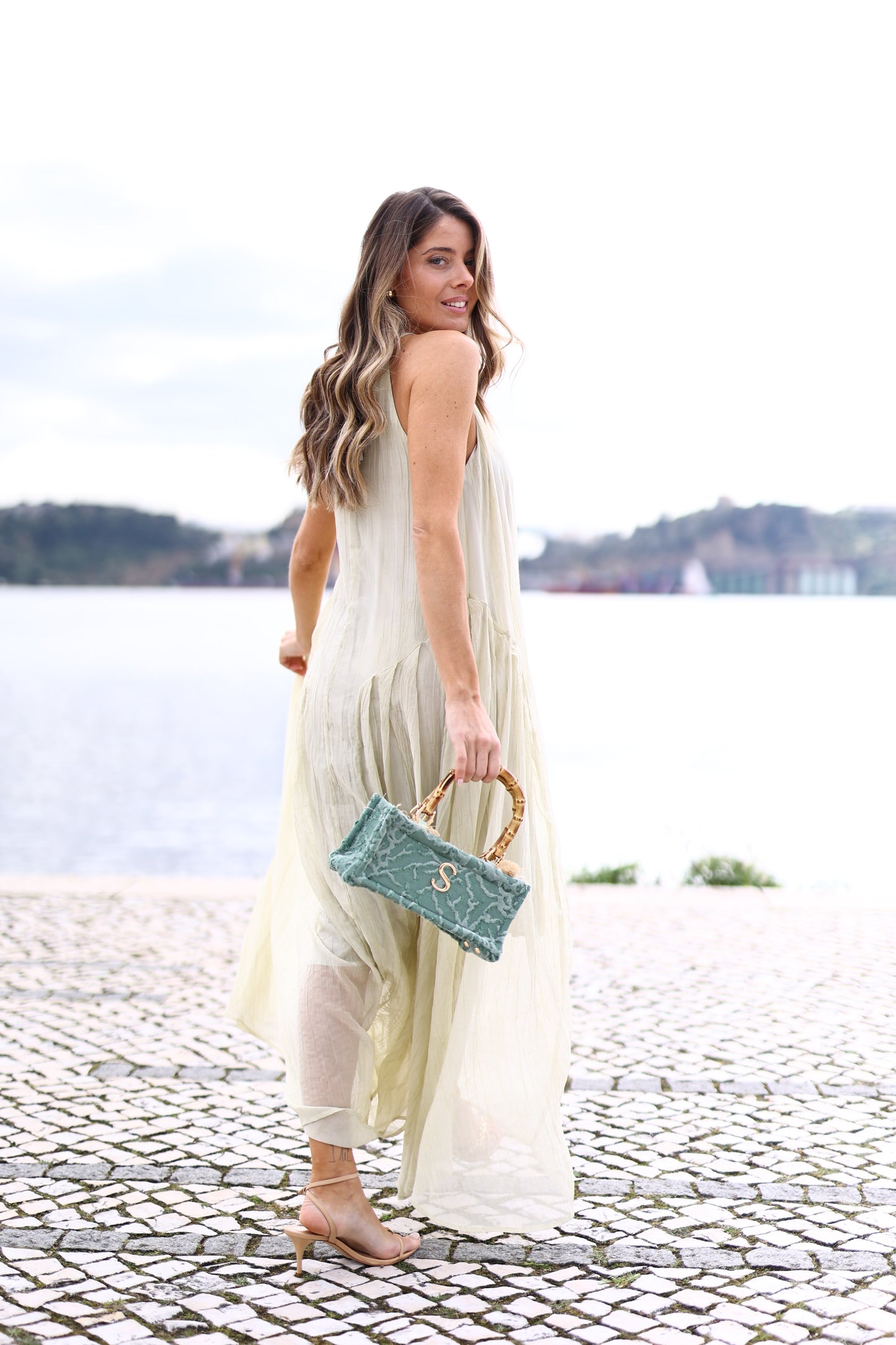 Vestido Longo Fluido Plissado – Eleh