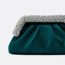 Carregar imagem no visualizador da galeria, FRIDA Clutch de Joias em Cetim - Hiborama
