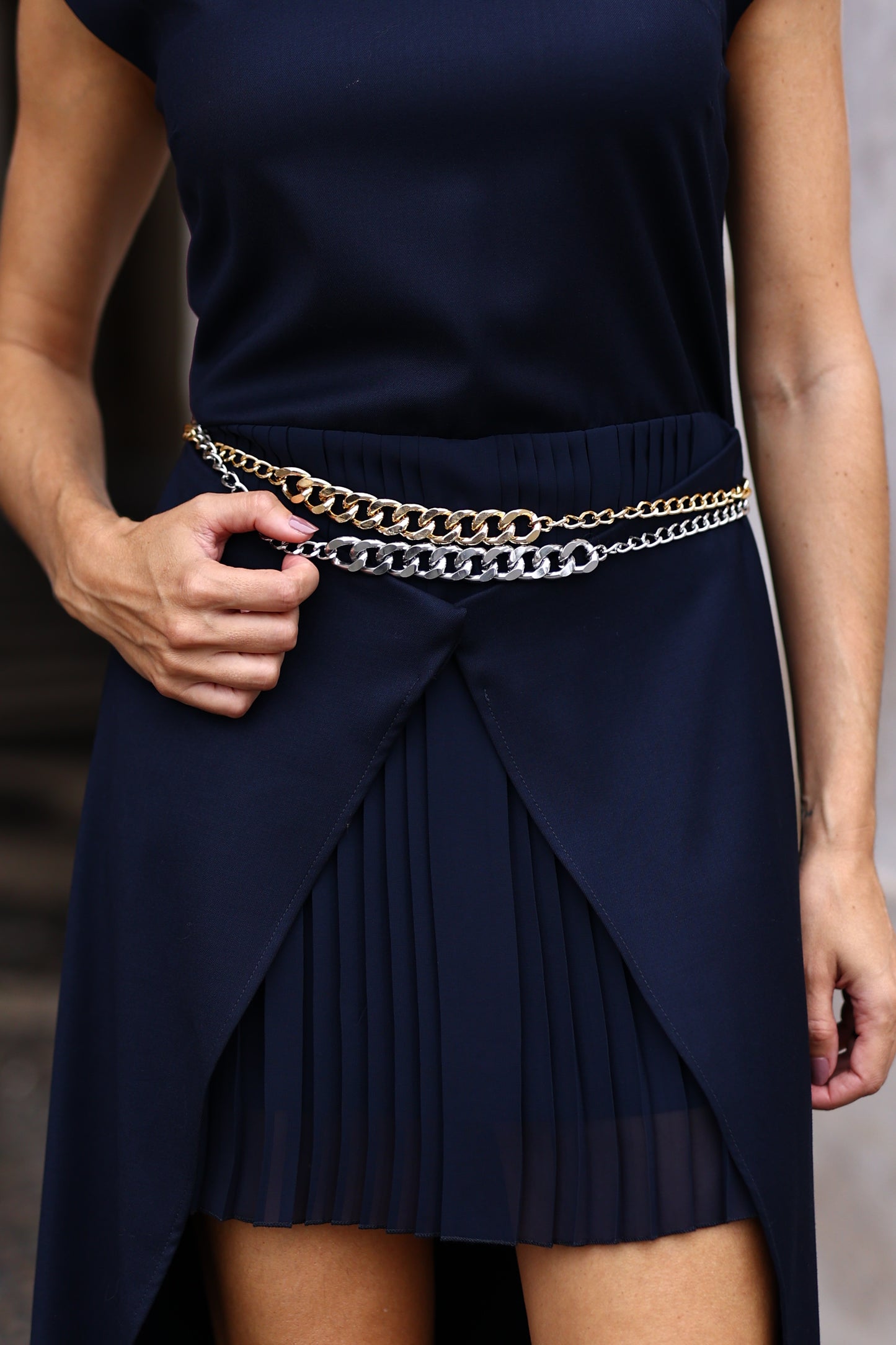 Vestido Assimétrico com Saia Plissada – Jijil