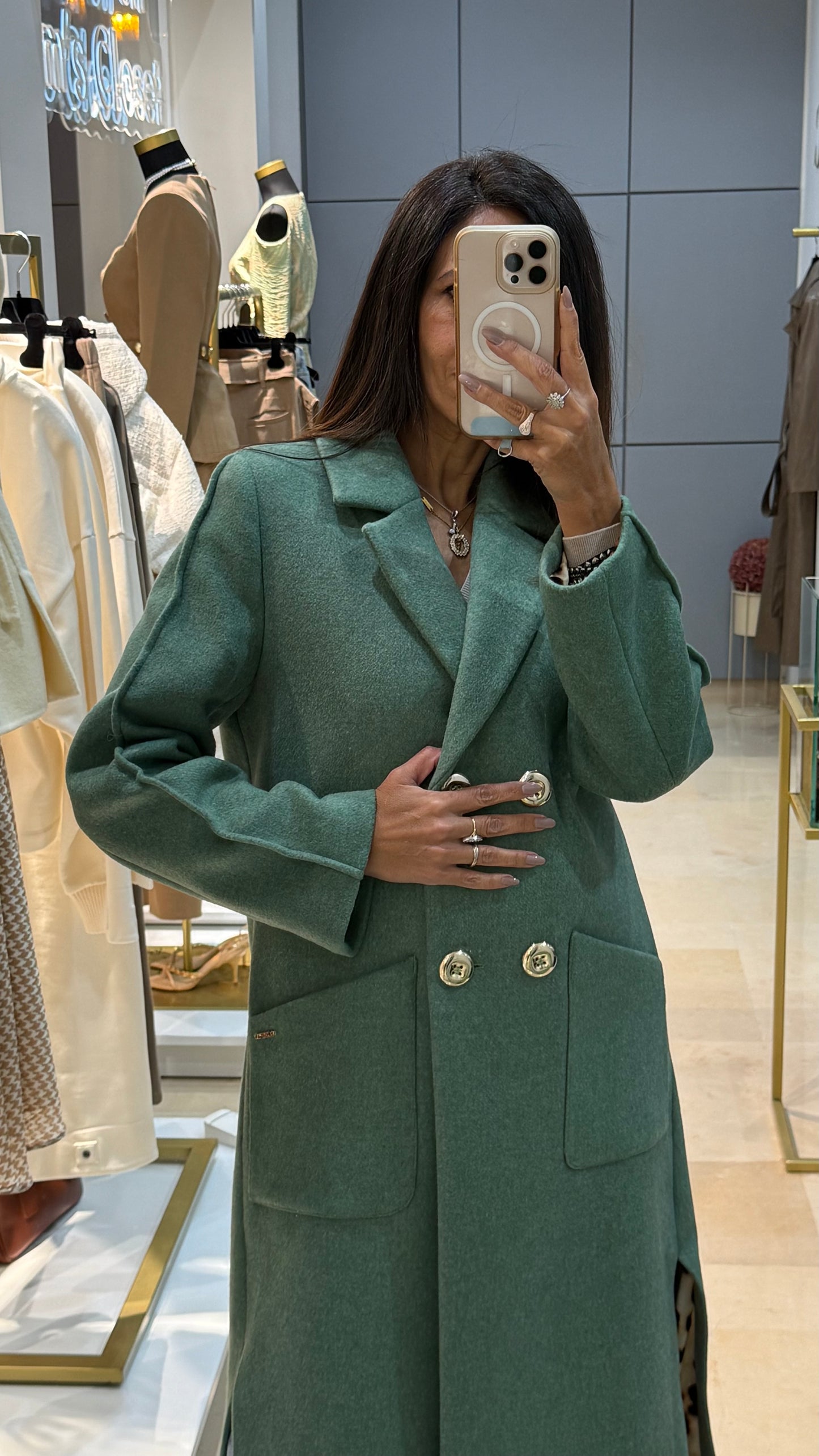 Casaco Comprido Verde com Botões Dourados – Scripta