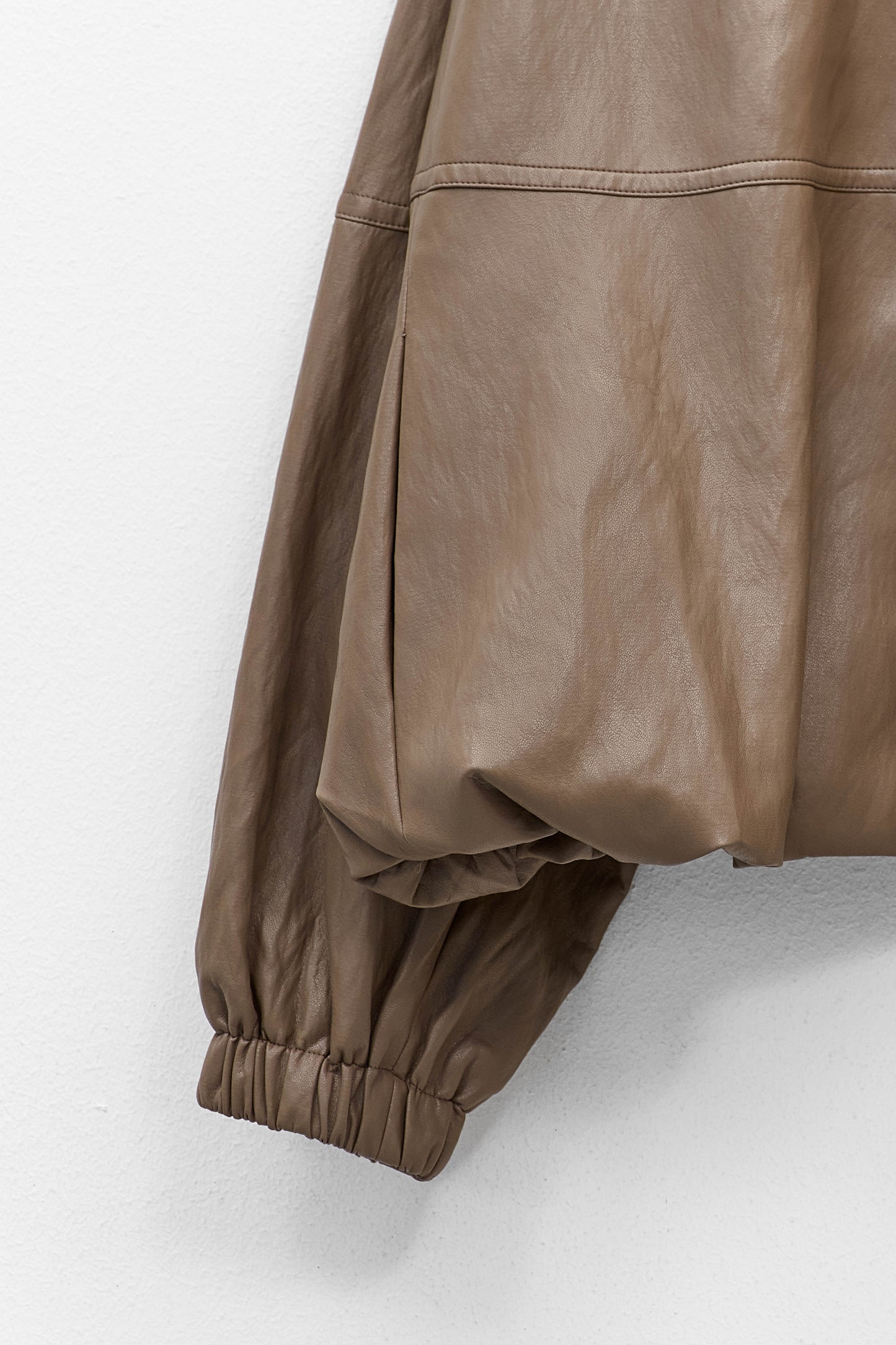 Blusão Efeito Pele Com Volume – Eleh