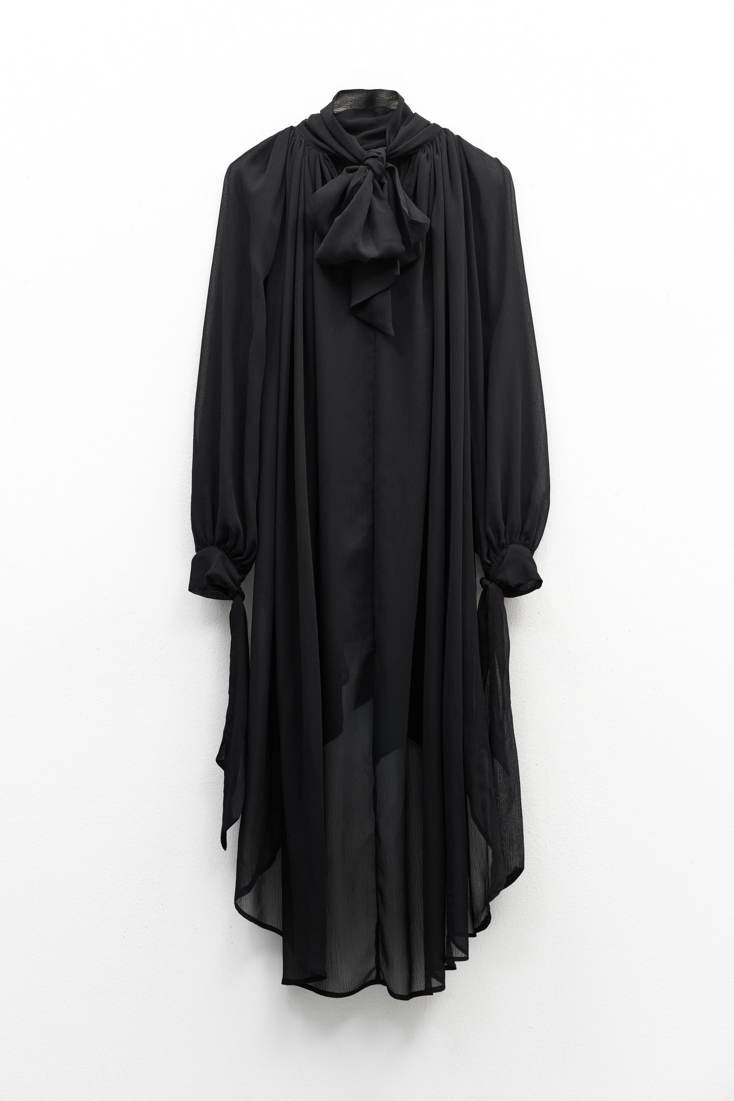 Vestido Preto Assimétrico Em Chiffon – ELEH