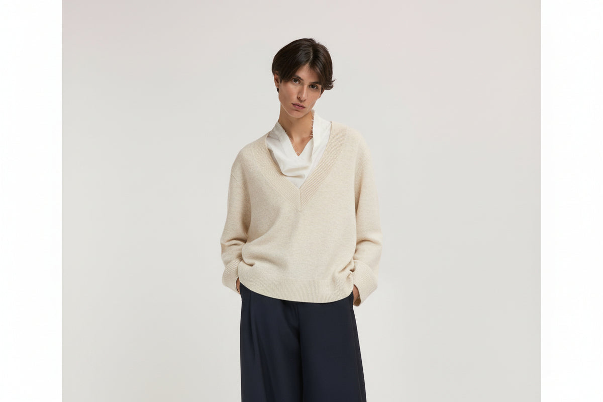 Camisola de Lã com Decote em V – Eleh