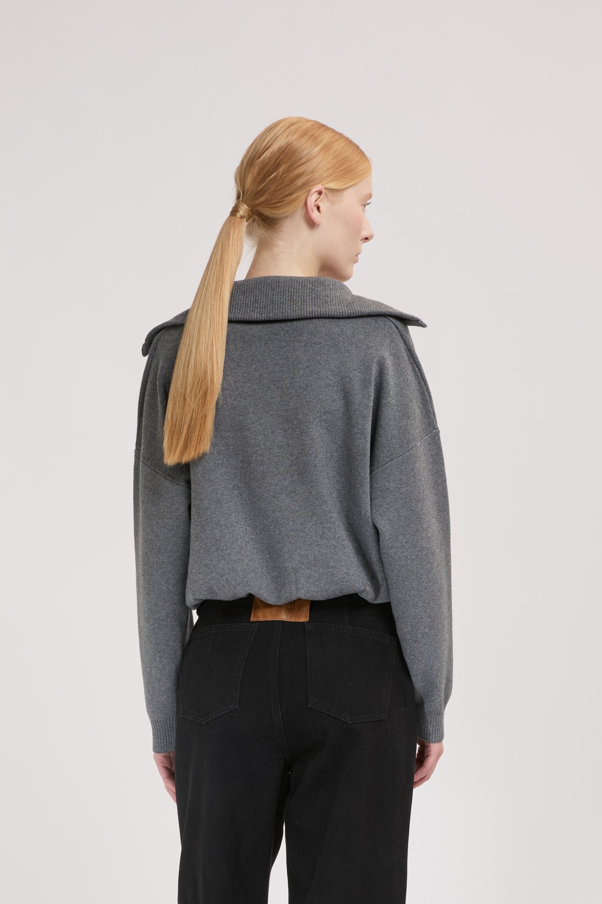 Sweatshirt Cropped com Gola Ampla – Eleh