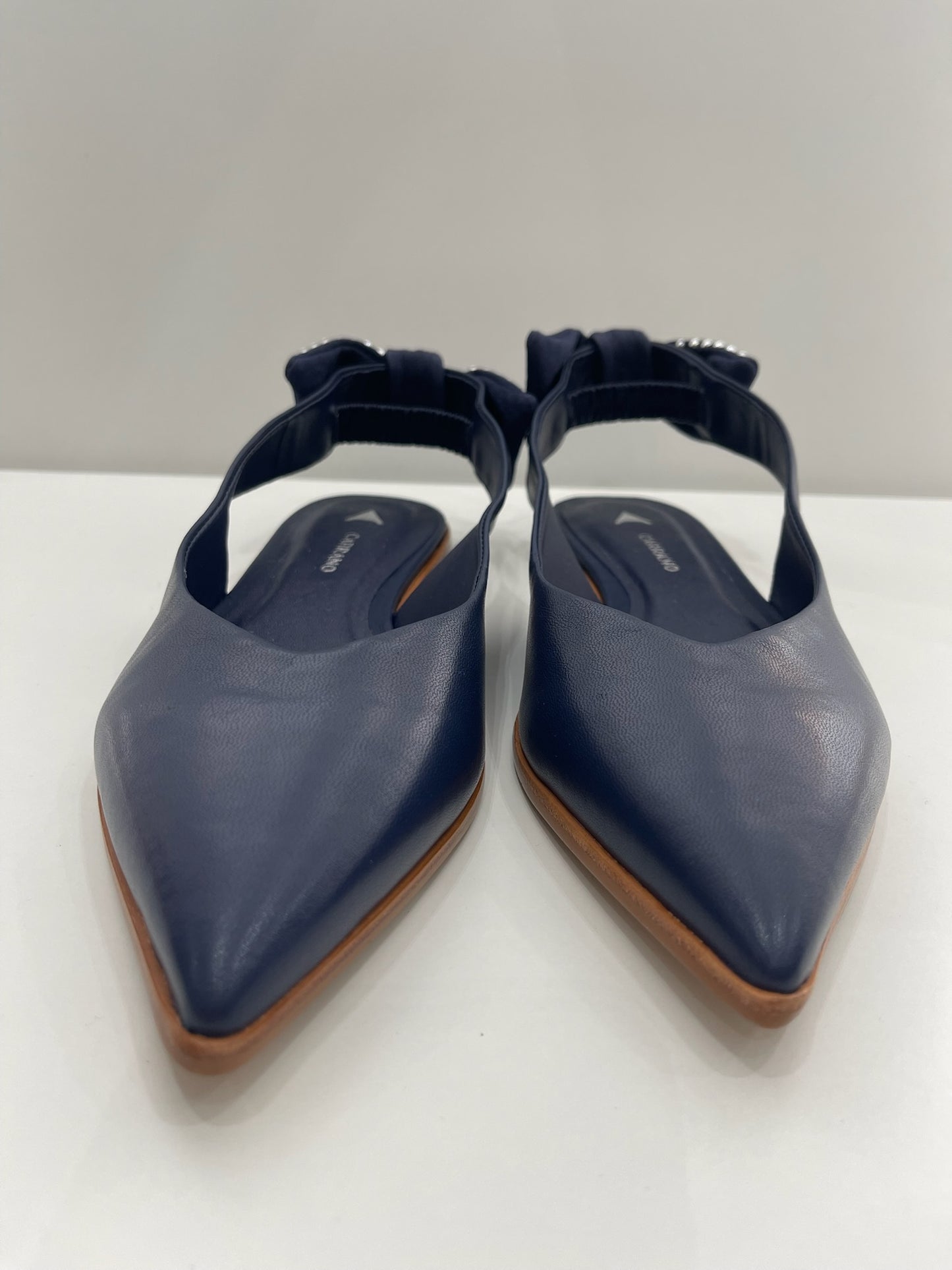 Sapatilha Azul Marinho com Laço e Tachas – Carrano