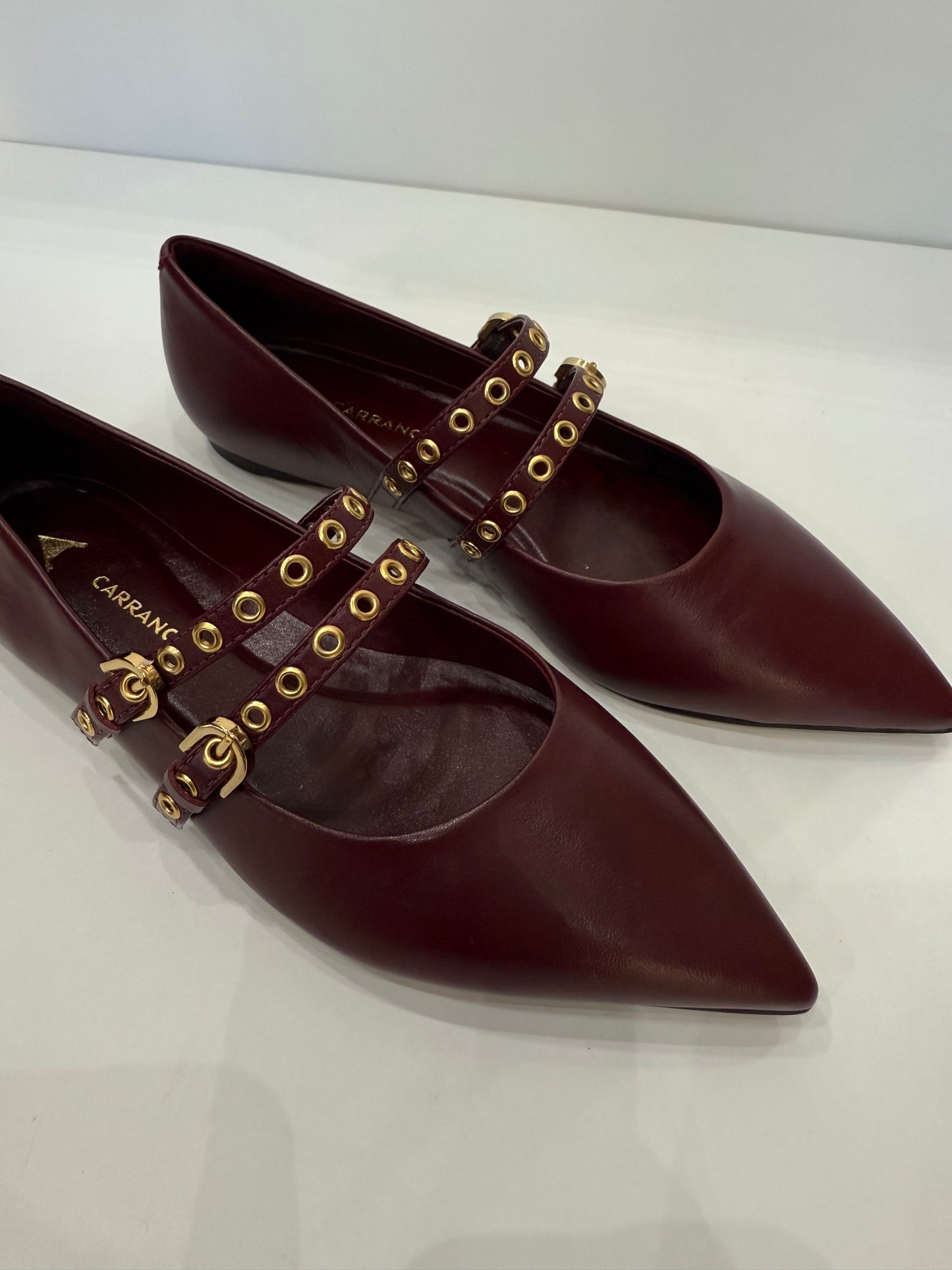 Sabrina com Fivela Cor Vinho MAHOGANY - Carrano