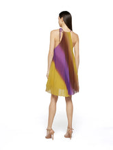 Load image into Gallery viewer, Vestido Curto Plissado Em Georgette Sombreado - Simona Corsellini
