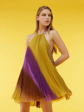 Load image into Gallery viewer, Vestido Curto Plissado Em Georgette Sombreado - Simona Corsellini
