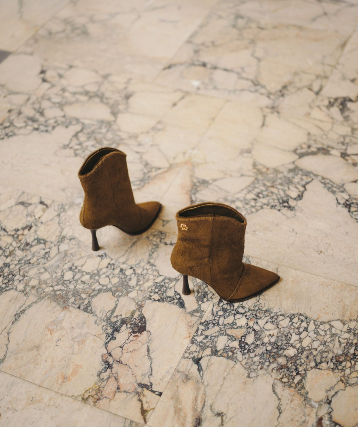 Botins Aurelia em Pele com Pelo – Josh V — fotografia 5