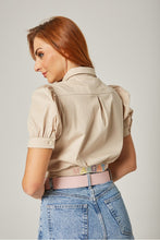 Load image into Gallery viewer, Camisa Curta Camel - Mangata
