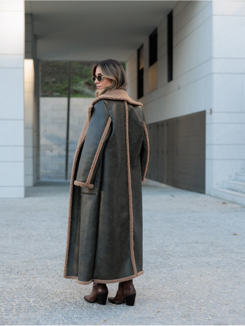 Casaco Comprido com Efeito Pele e Interior em Pêlo – Scripta