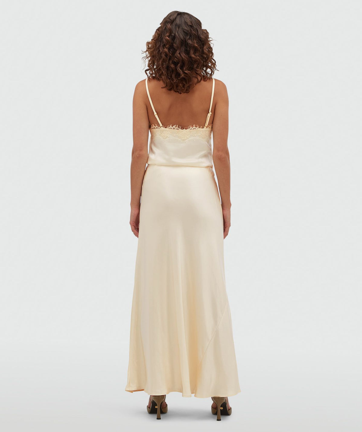 Saia Comprida Acetinada Cosette Amarelo-Claro – Josh V — fotografia 5