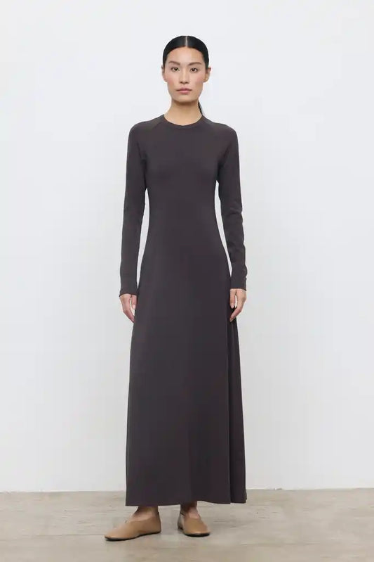 Vestido Comprido de Malha com Decote Barco – Eleh