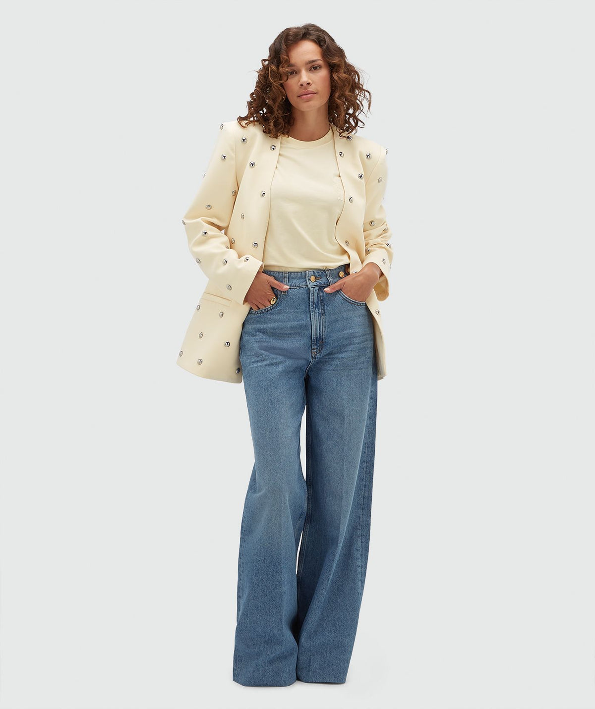 Blazer Oversized Yven com Tachas – Josh V — fotografia 2