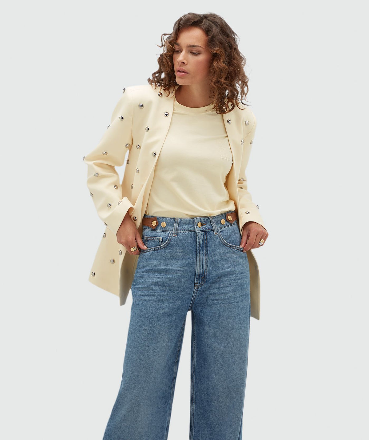 Blazer Oversized Yven com Tachas – Josh V — fotografia 1