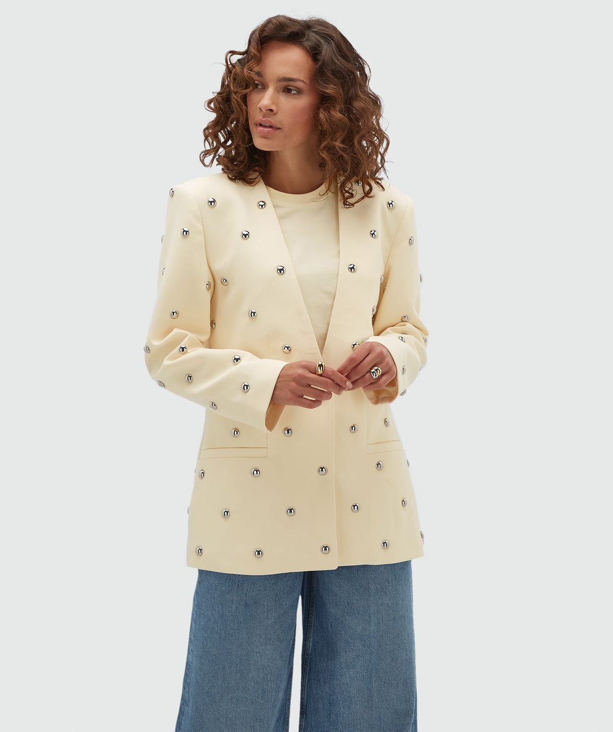 Blazer Oversized Yven com Tachas – Josh V — fotografia 3