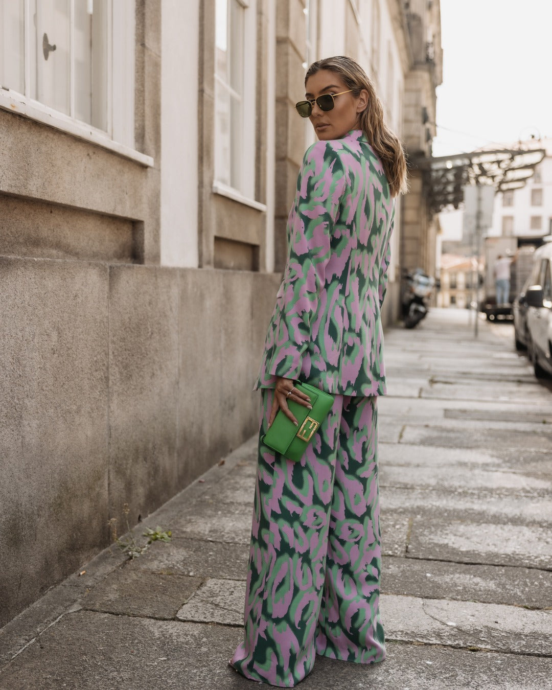 CALÇA ESTAMPADA VERDE E LILÁS - Scripta