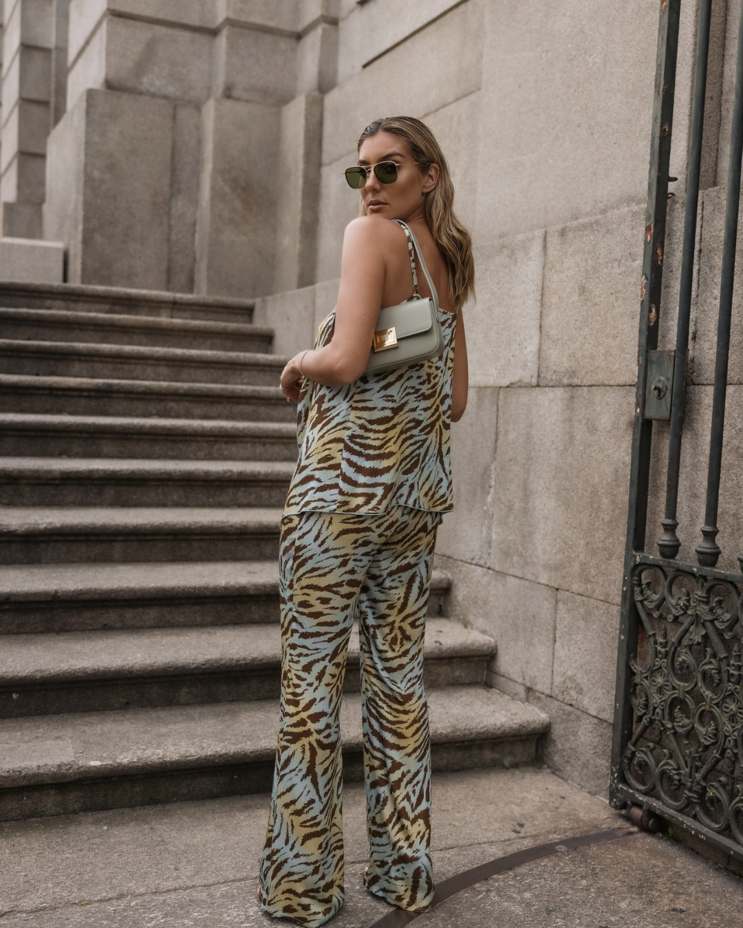 CALÇA ESTAMPADO ZEBRA TONS VERDE - Scripta