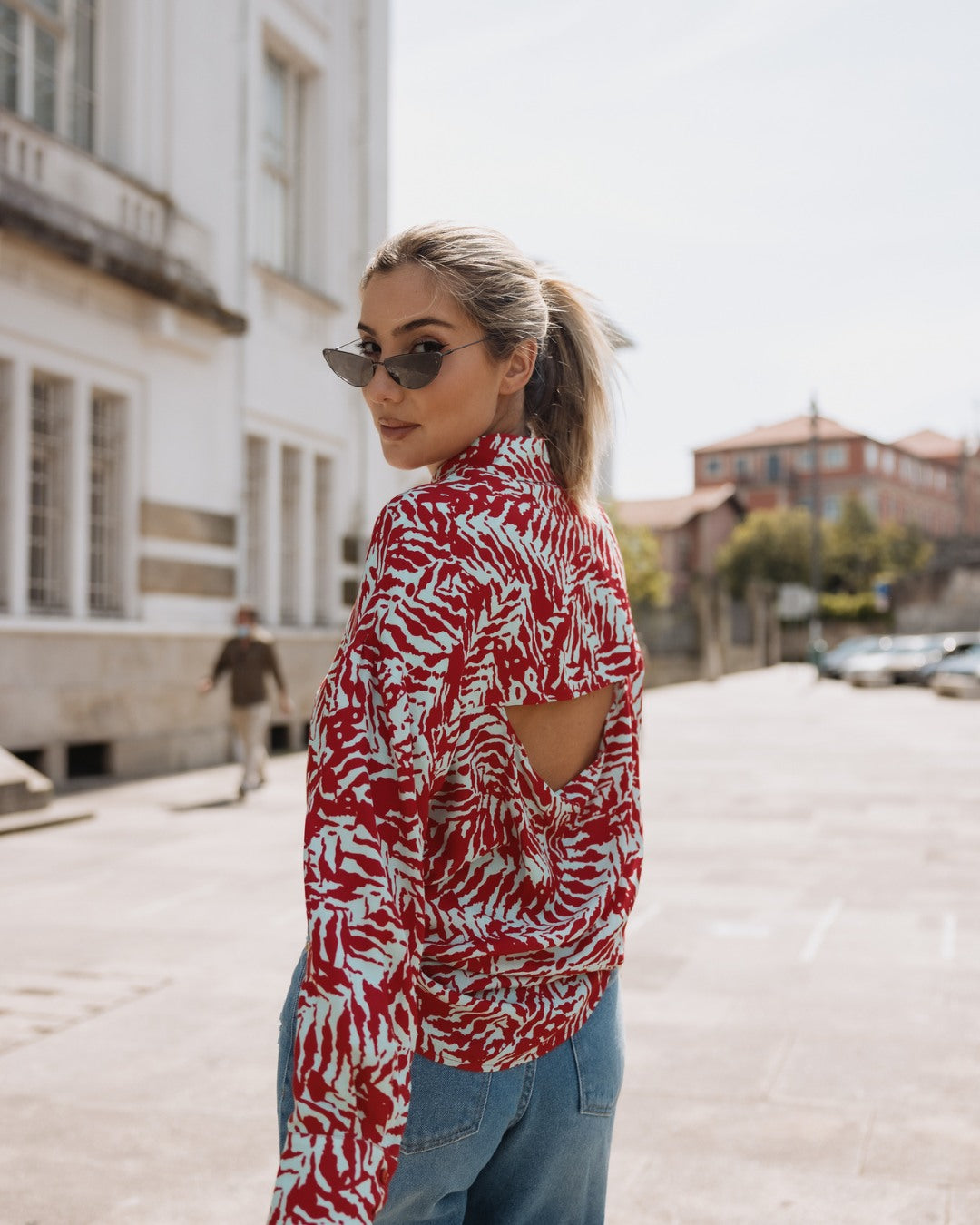 CAMISA COM ABERTURA NAS COSTAS - Scripta